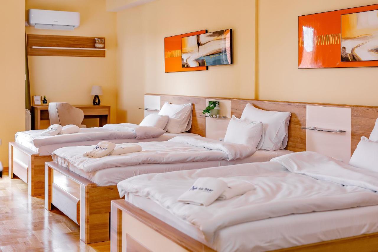Готель Airstar Surcin Екстер'єр фото