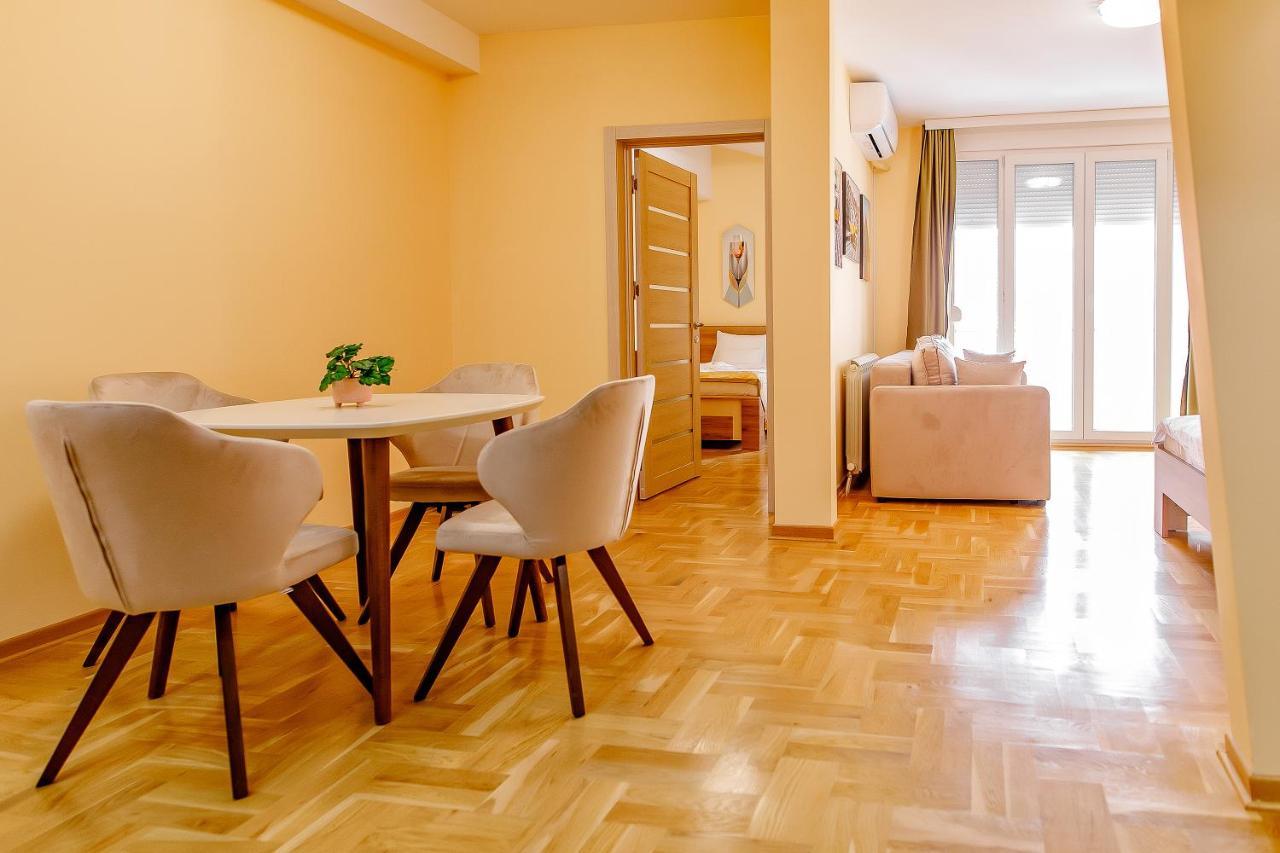 Готель Airstar Surcin Екстер'єр фото