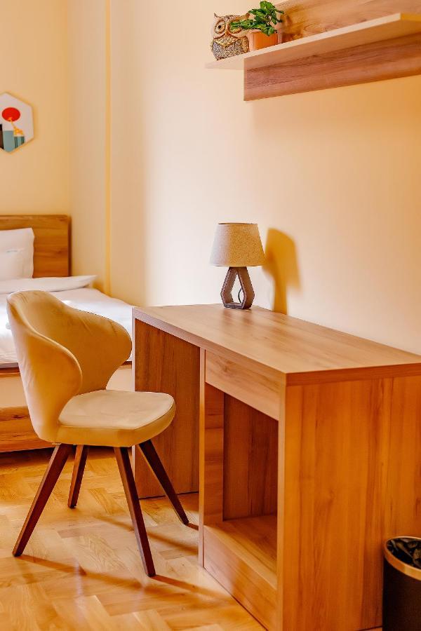 Готель Airstar Surcin Екстер'єр фото