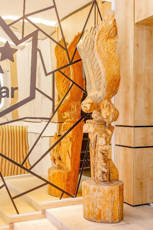 Готель Airstar Surcin Екстер'єр фото