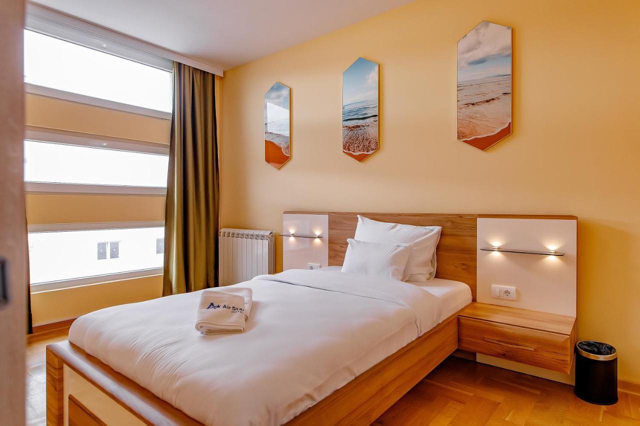 Готель Airstar Surcin Екстер'єр фото