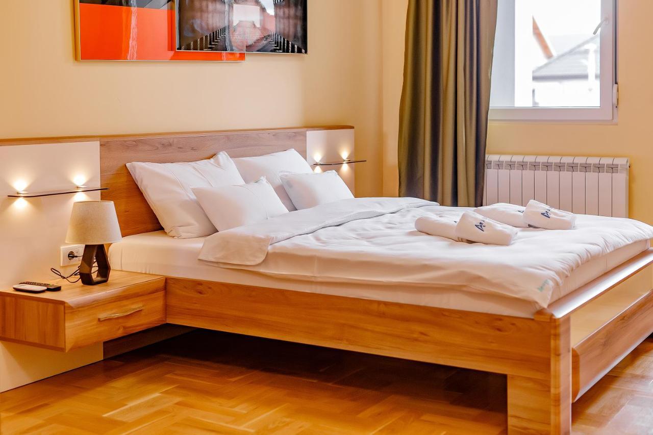 Готель Airstar Surcin Екстер'єр фото