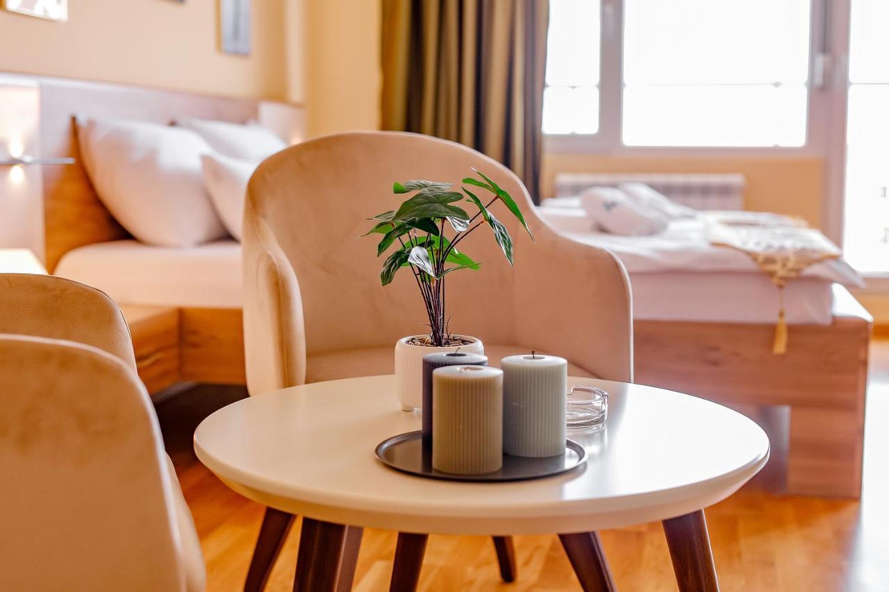 Готель Airstar Surcin Екстер'єр фото