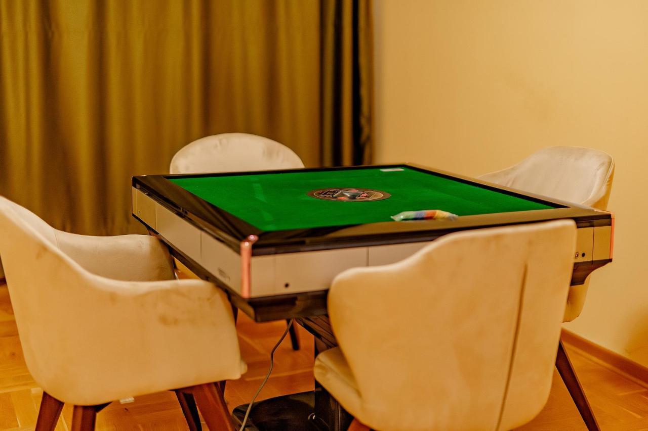 Готель Airstar Surcin Екстер'єр фото